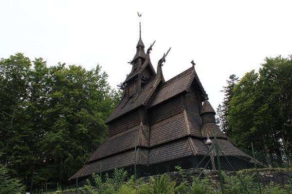Iglesia de Fantoft en Bergen